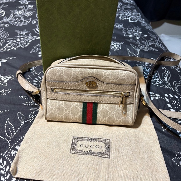 Authentic Gucci Purse - Picture 1 of 2